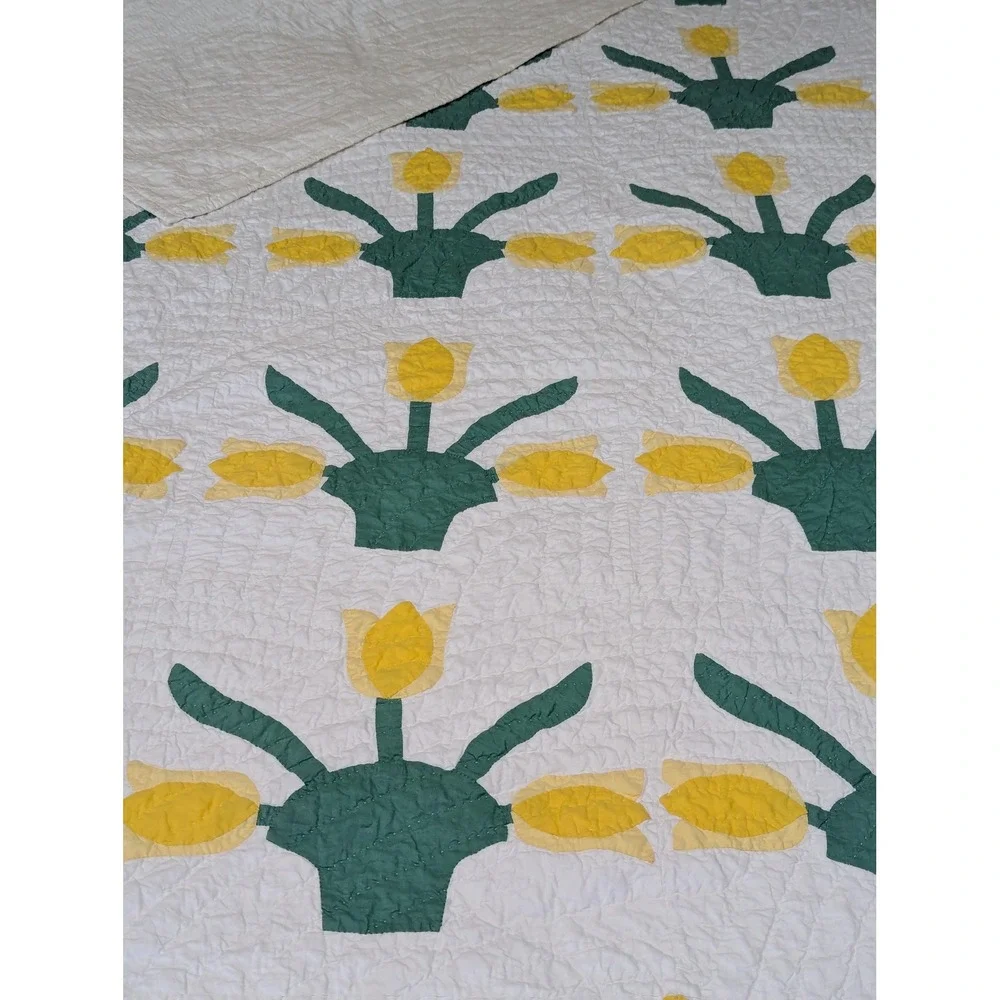Vintage Hand Quilted Tulip Appliqué Quilt | 70x80